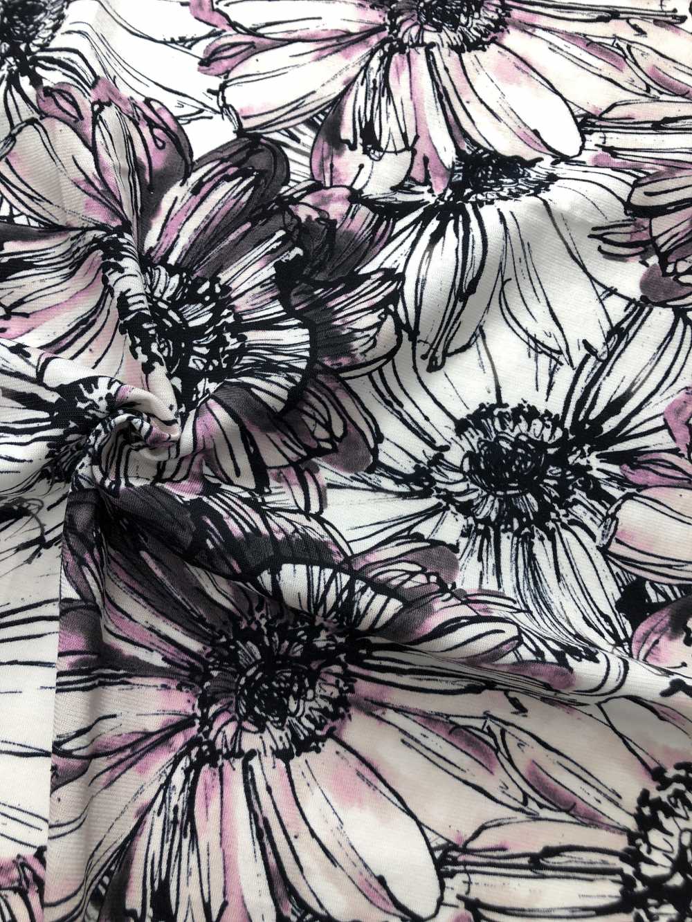 Buttoned woolly collar and cotton fabric printed flowers