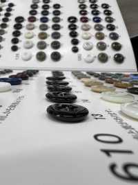 610 Giraffe Urea Resin 4-hole Flat Button Giraffe Button (Twill Button Industry) Sub Photo