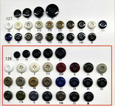 126 Giraffe Urea Resin 4-Hole Matte Button